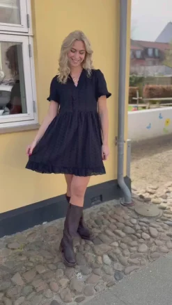 Hot Kjole - Catja Summer - Black Broderie Anglaise Kjoler