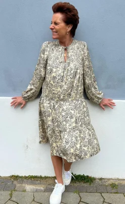 Best Kjole - Vanessa - Creme / Black Paisley Kjoler