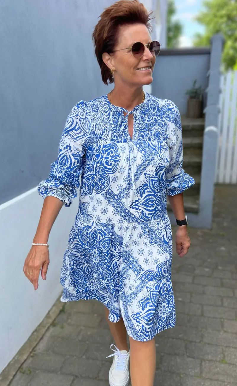 Outlet Kjole - Vanessa - White / Blue Paisley Kjoler