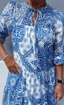 Outlet Kjole - Vanessa - White / Blue Paisley Kjoler