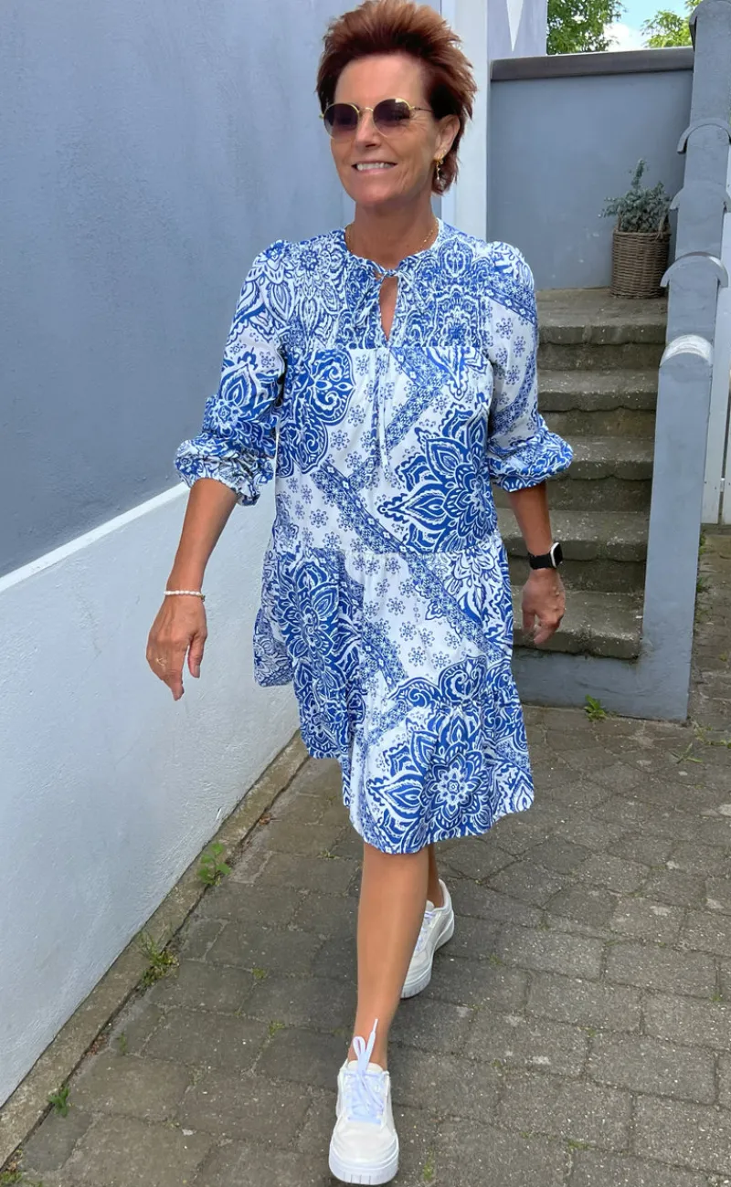 Outlet Kjole - Vanessa - White / Blue Paisley Kjoler