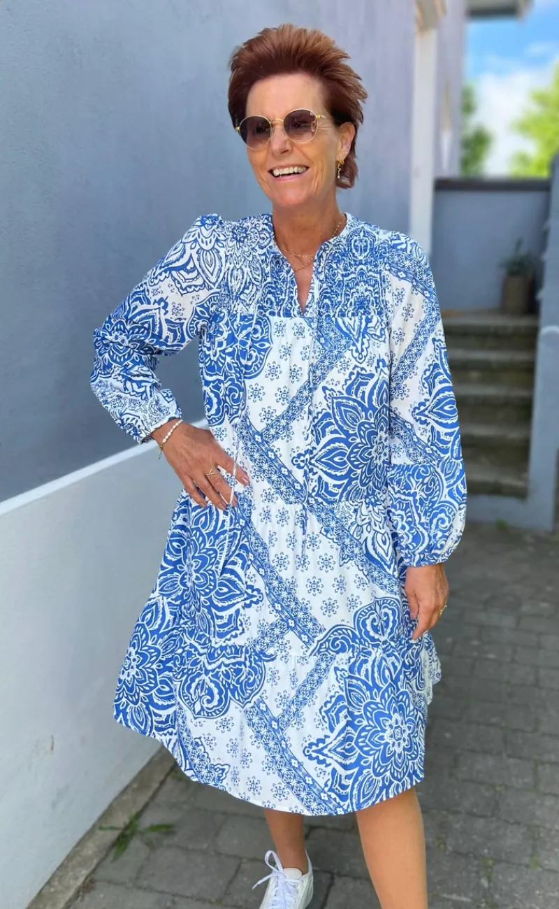Outlet Kjole - Vanessa - White / Blue Paisley Kjoler