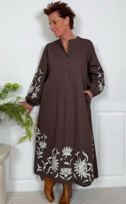 New Kjole - Tilde Long - Chocolate Brown W. Embroidery Kjoler