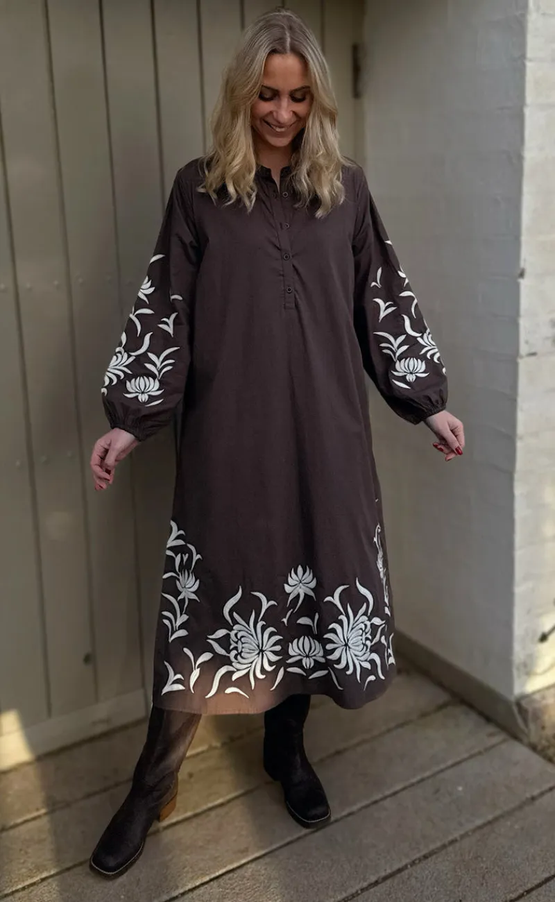 New Kjole - Tilde Long - Chocolate Brown W. Embroidery Kjoler