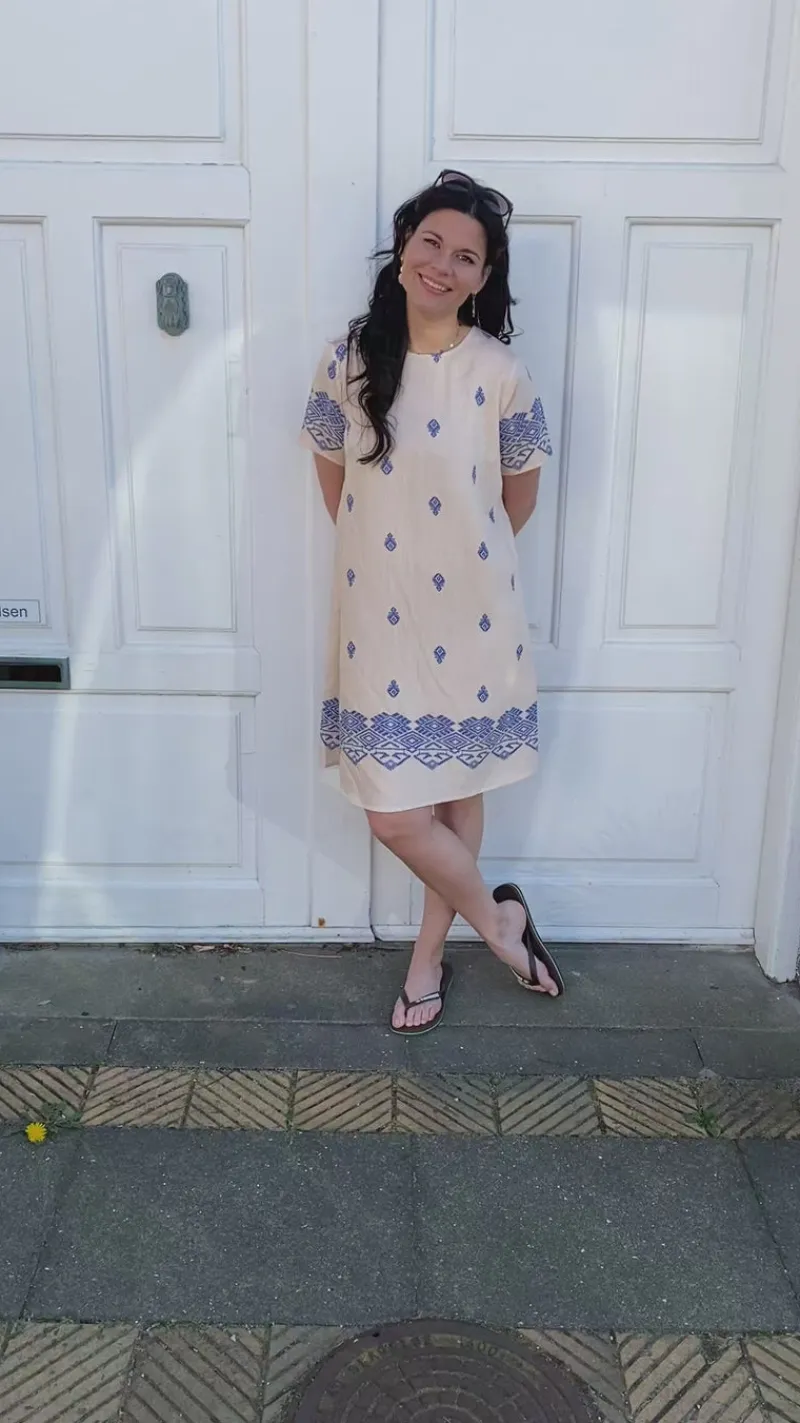 Outlet Kjole - Laia - Beige W. Blue Print Kjoler