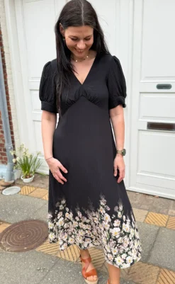 Hot Kjole - Mirabelle - Black W. Flowers Kjoler