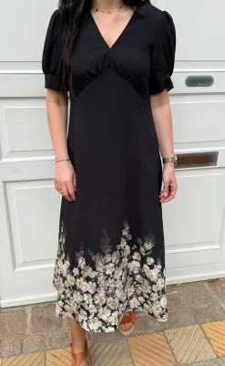 Hot Kjole - Mirabelle - Black W. Flowers Kjoler