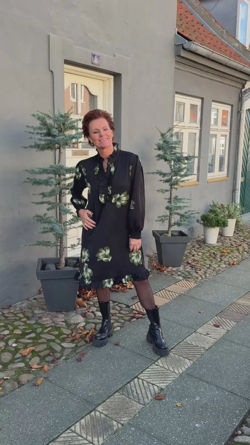 Kjole - Pia - Black W. Green Flower Kjoler