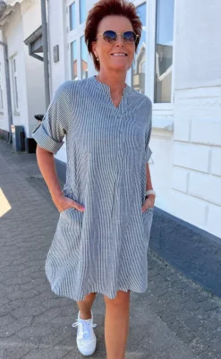 Outlet Kjole - Nia - Black Striped Kjoler