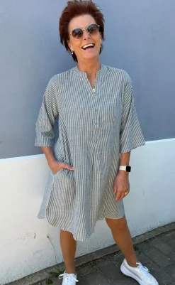 Outlet Kjole - Nia - Black Striped Kjoler