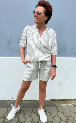 Outlet Shorts - Alba - Off White Shorts