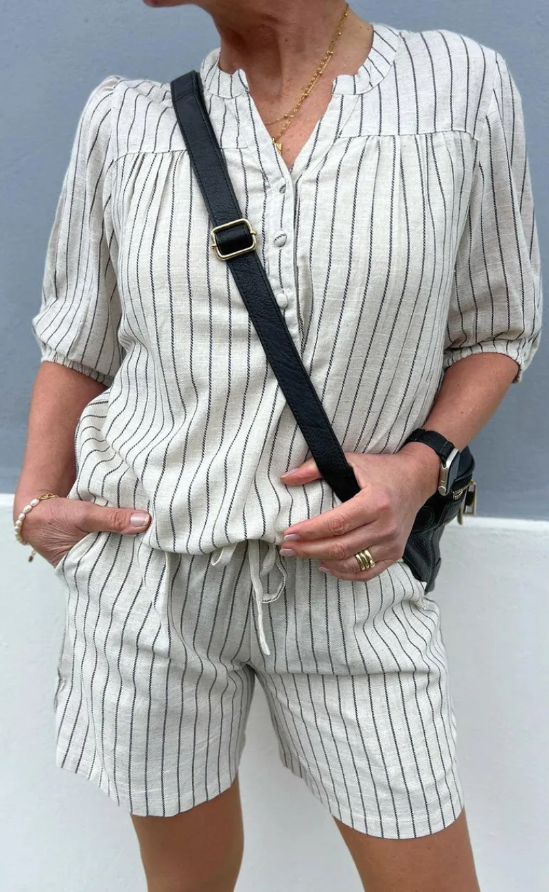 Outlet Shorts - Alba - Off White Shorts