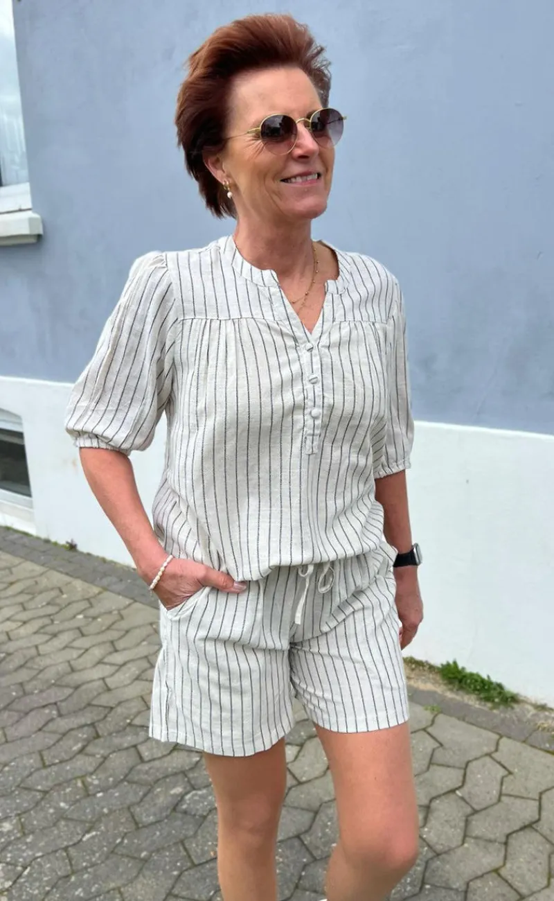 Outlet Shorts - Alba - Off White Shorts