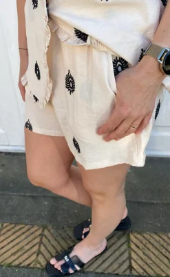 Online Shorts - Melania - Beige W. Black Embroidery Shorts