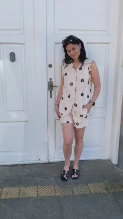 Online Shorts - Melania - Beige W. Black Embroidery Shorts