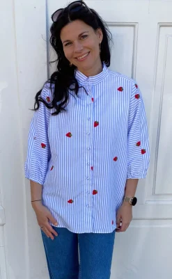 Outlet Skjorte - Selma - Blue Striped W. Strawberries Skjorter
