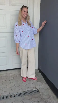 Outlet Skjorte - Selma - Blue Striped W. Strawberries Skjorter