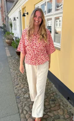 Best Skjorte - Liana - Pink / Red Flowers Skjorter|Striktrøjer & Sweat