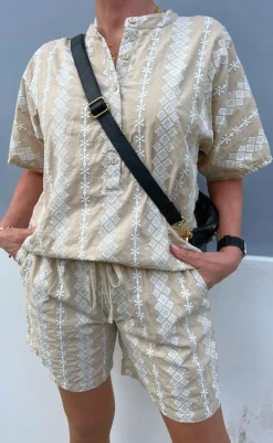 Hot Skjorte - Erica - Camel/White Embroidery Skjorter