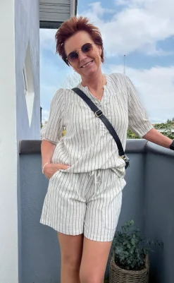 Top - Alba - Off White T-shirts & Toppe