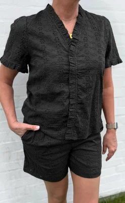 New Top - Catja - Black Broderie Anglaise T-shirts & Toppe