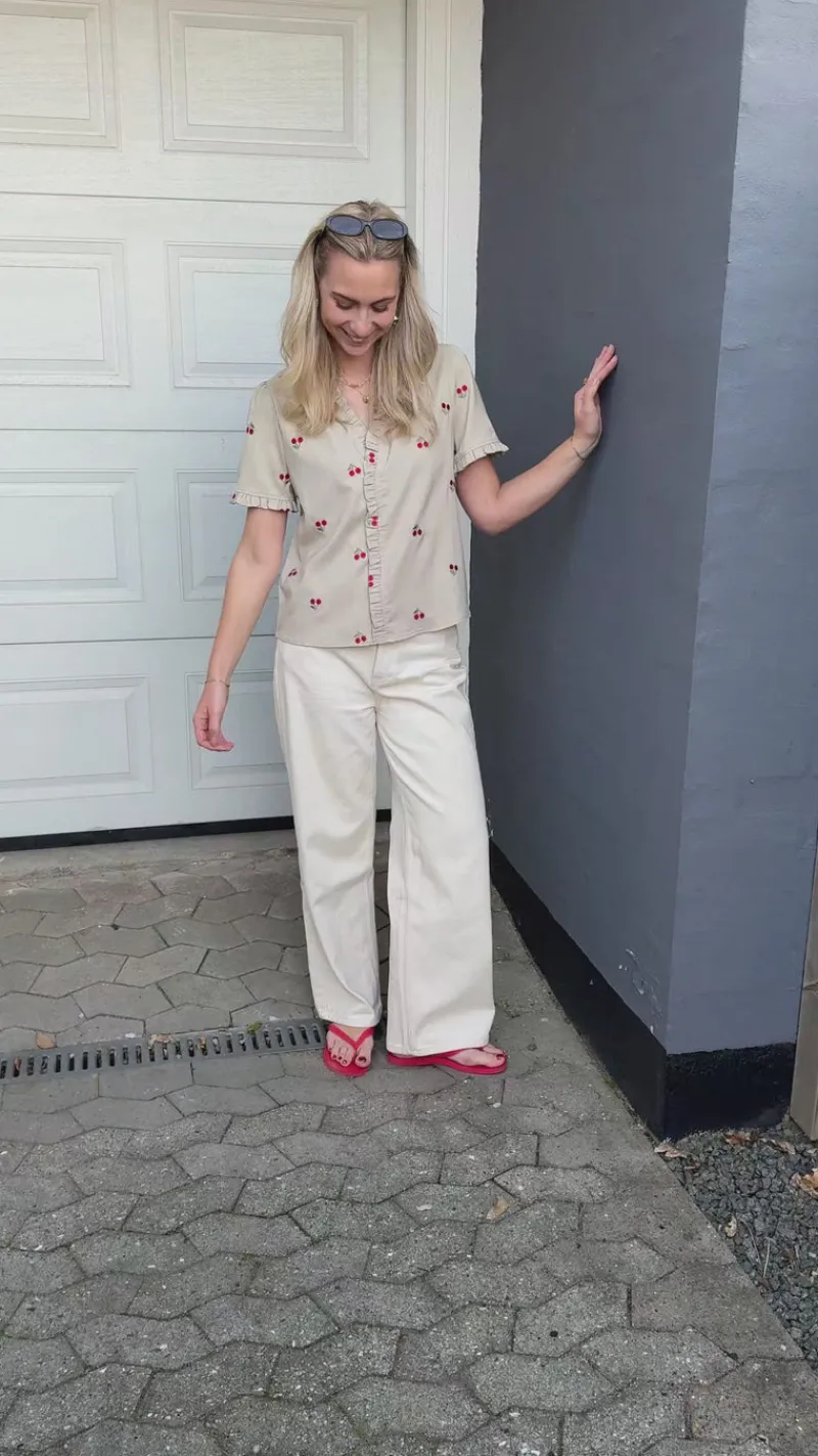 New Top - Catja - Sand W. Cherries T-shirts & Toppe