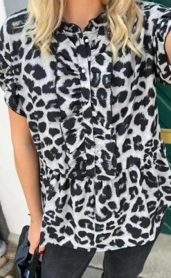 Outlet Top - Freya - Grey Leopard T-shirts & Toppe