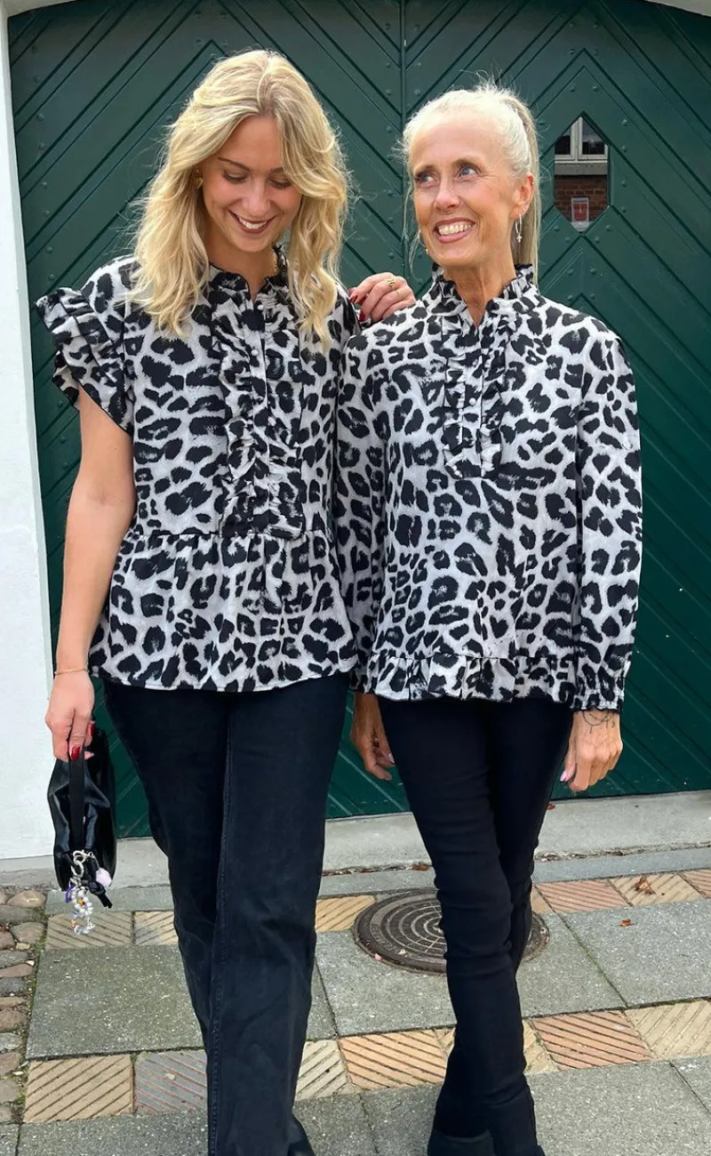 Outlet Top - Freya - Grey Leopard T-shirts & Toppe