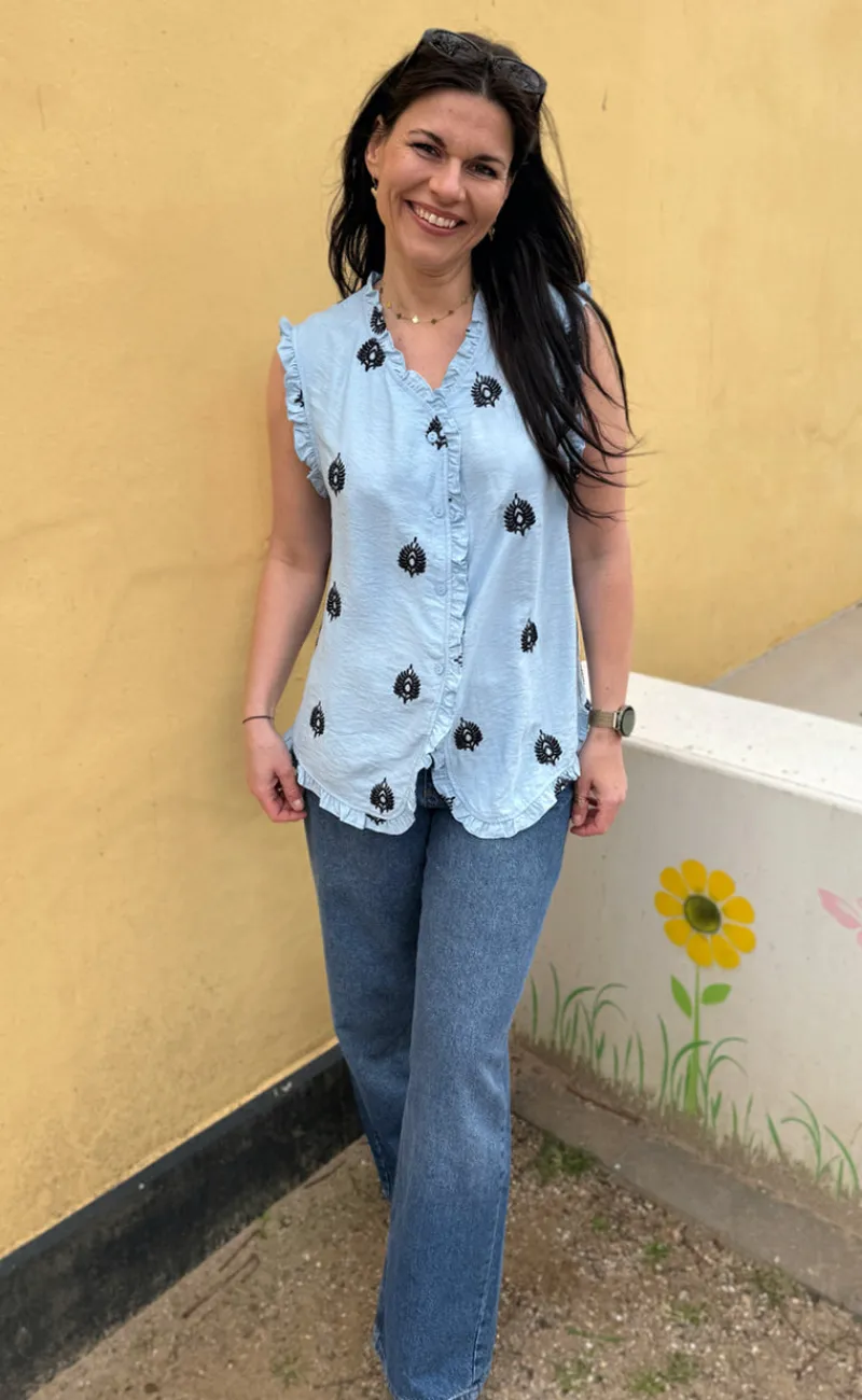 Online Top - Melania - Blue w. Black Embroidery T-shirts & Toppe