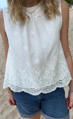 Top - Silja - White Broderie Anglaise T-shirts & Toppe