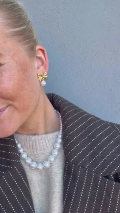 Hot Øreringe - Christina Bow - Gold Colour Smykker