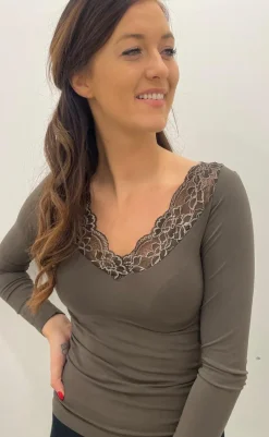New Tim & Simonsen Bluse - Belen V-Lace - Caffe Bluser