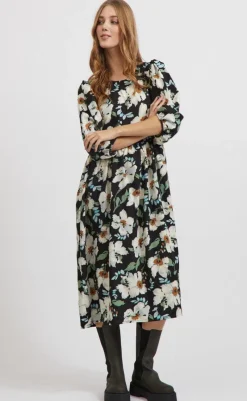 Clearance Kjole - Pay - Black w. flowers Kjoler